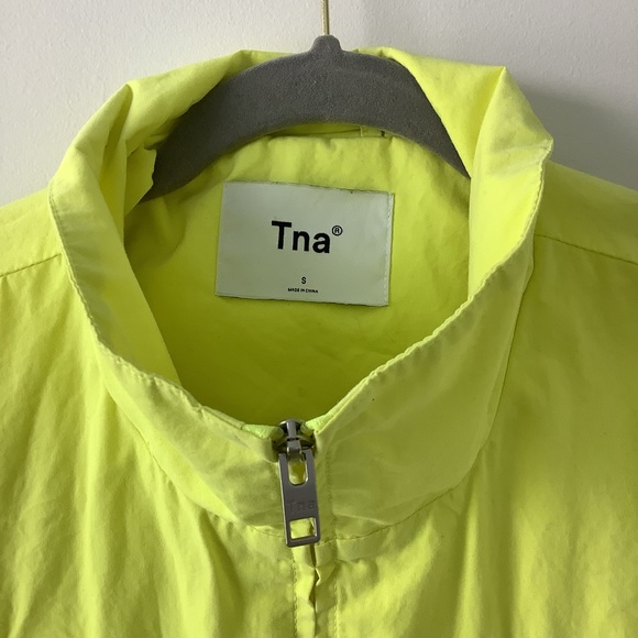 Aritzia Tna Neon yellow overload cargo jacket size small - Picture 9 of 15